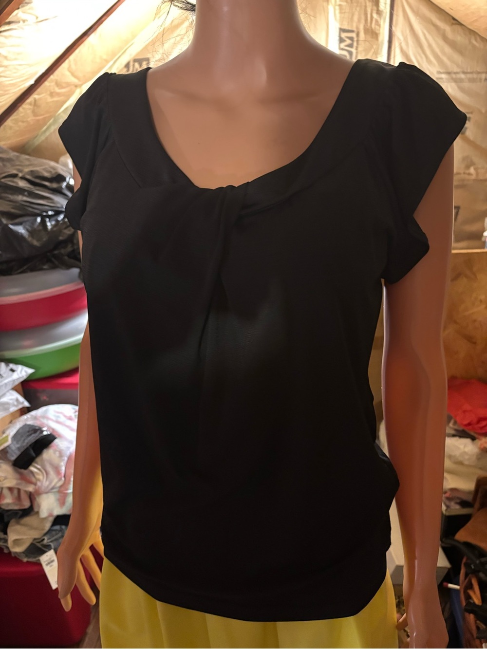 Black East 5th Essentials Women’s Cap Sleeve Pleat Front Top Size M